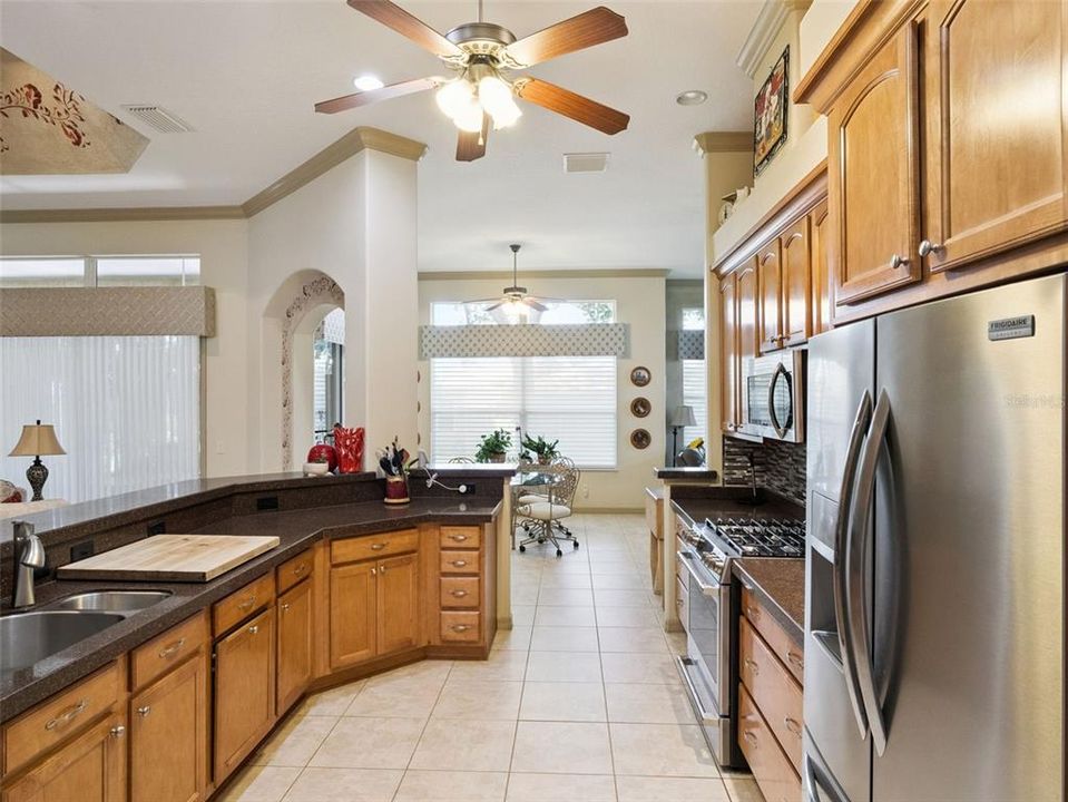 For Sale: $410,000 (3 beds, 2 baths, 2692 Square Feet)