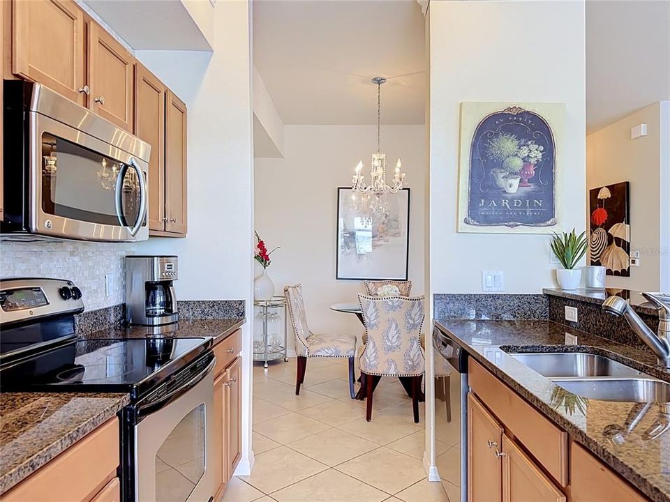 For Sale: $285,000 (2 beds, 2 baths, 1156 Square Feet)