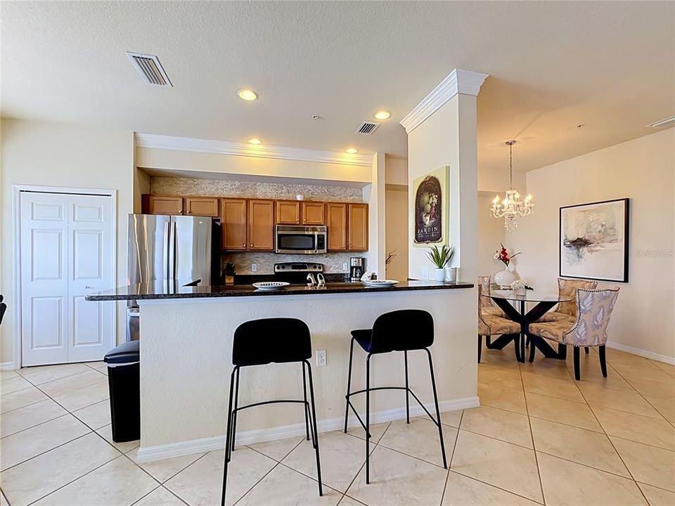 For Sale: $285,000 (2 beds, 2 baths, 1156 Square Feet)