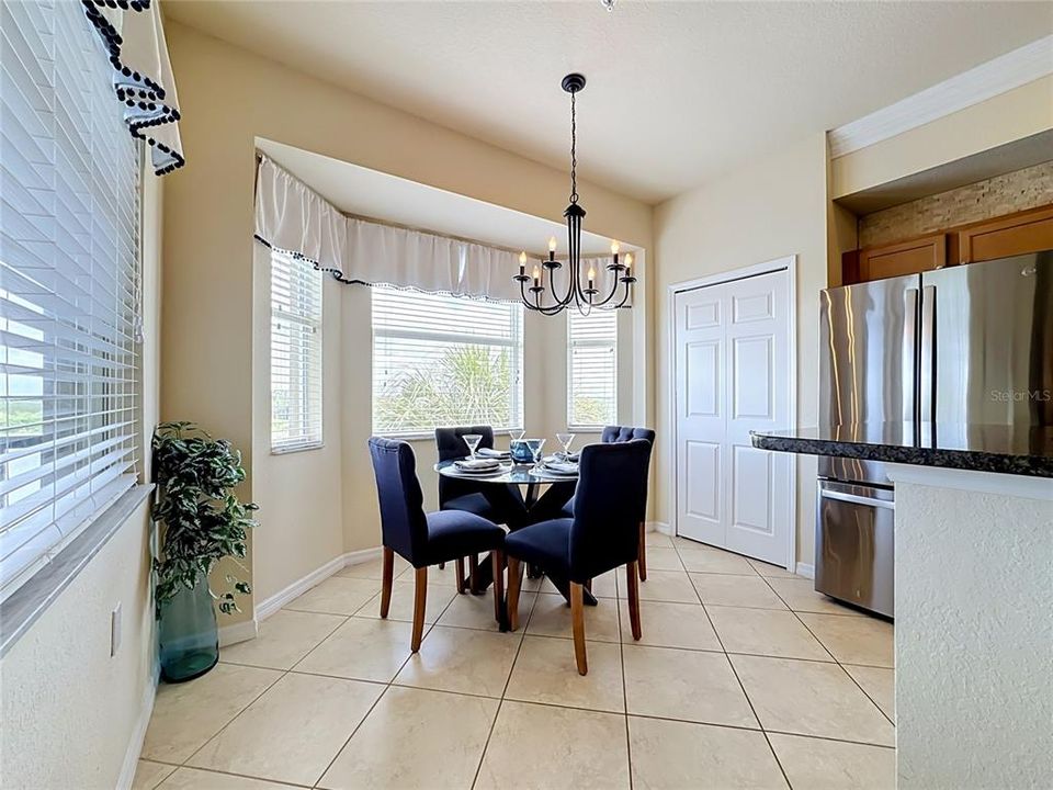 For Sale: $285,000 (2 beds, 2 baths, 1156 Square Feet)