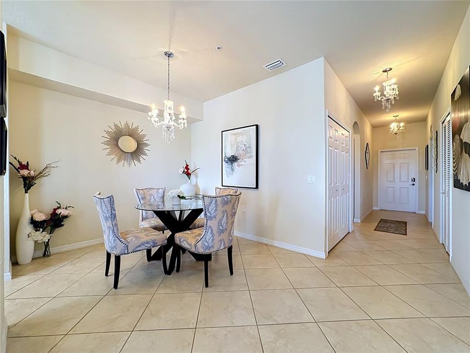 For Sale: $285,000 (2 beds, 2 baths, 1156 Square Feet)