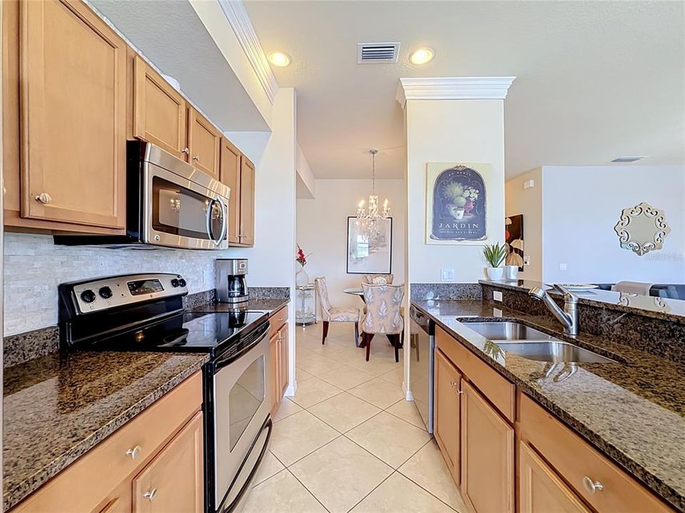 For Sale: $285,000 (2 beds, 2 baths, 1156 Square Feet)