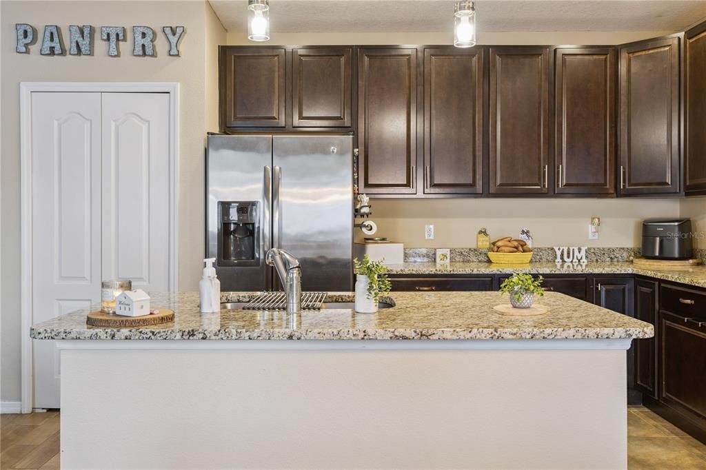 For Sale: $285,000 (3 beds, 2 baths, 1425 Square Feet)