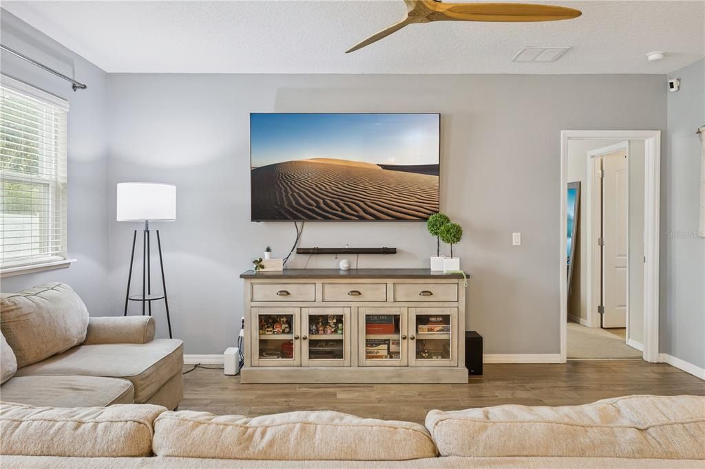 For Sale: $285,000 (3 beds, 2 baths, 1425 Square Feet)