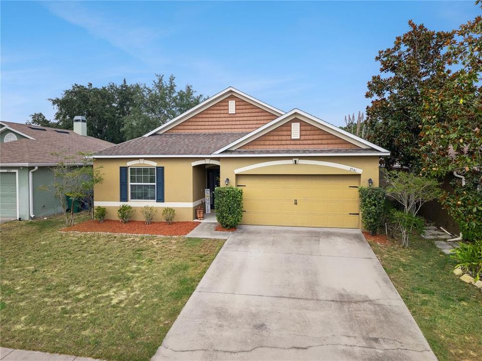 For Sale: $285,000 (3 beds, 2 baths, 1425 Square Feet)