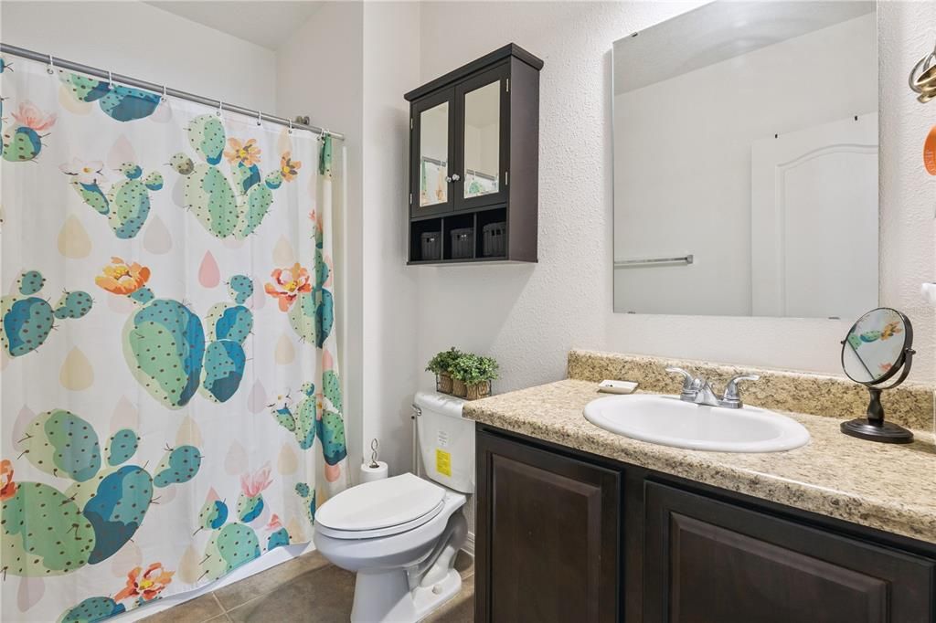 For Sale: $285,000 (3 beds, 2 baths, 1425 Square Feet)