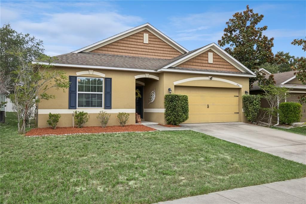 For Sale: $285,000 (3 beds, 2 baths, 1425 Square Feet)