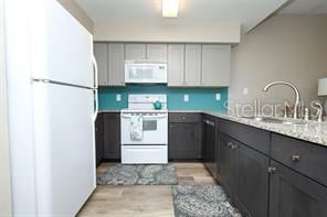 В аренду: $1,900 (2 спален, 2 ванн, 1230 Квадратных фут)