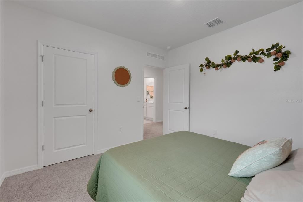 For Sale: $385,000 (5 beds, 3 baths, 2457 Square Feet)