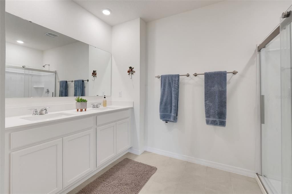For Sale: $385,000 (5 beds, 3 baths, 2457 Square Feet)