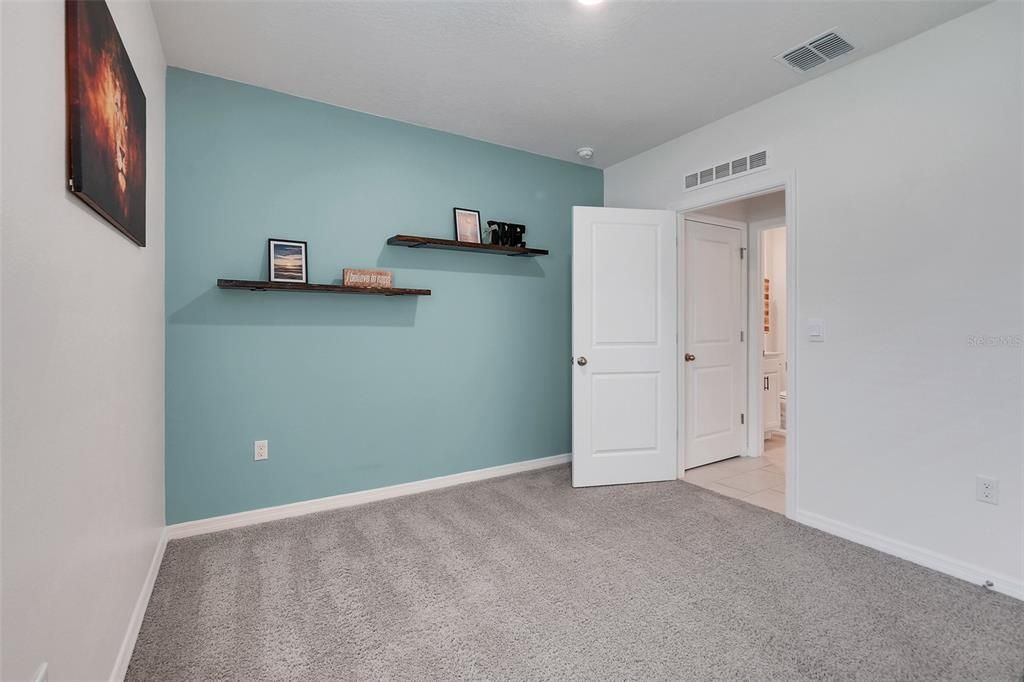For Sale: $385,000 (5 beds, 3 baths, 2457 Square Feet)