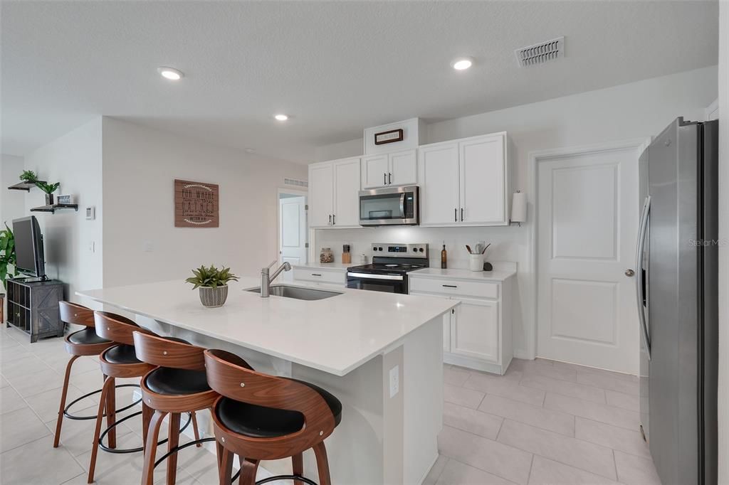 For Sale: $385,000 (5 beds, 3 baths, 2457 Square Feet)