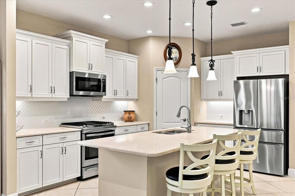 For Sale: $450,000 (2 beds, 2 baths, 1617 Square Feet)