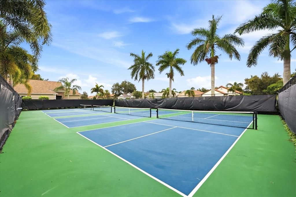 For Sale: $450,000 (2 beds, 2 baths, 1617 Square Feet)