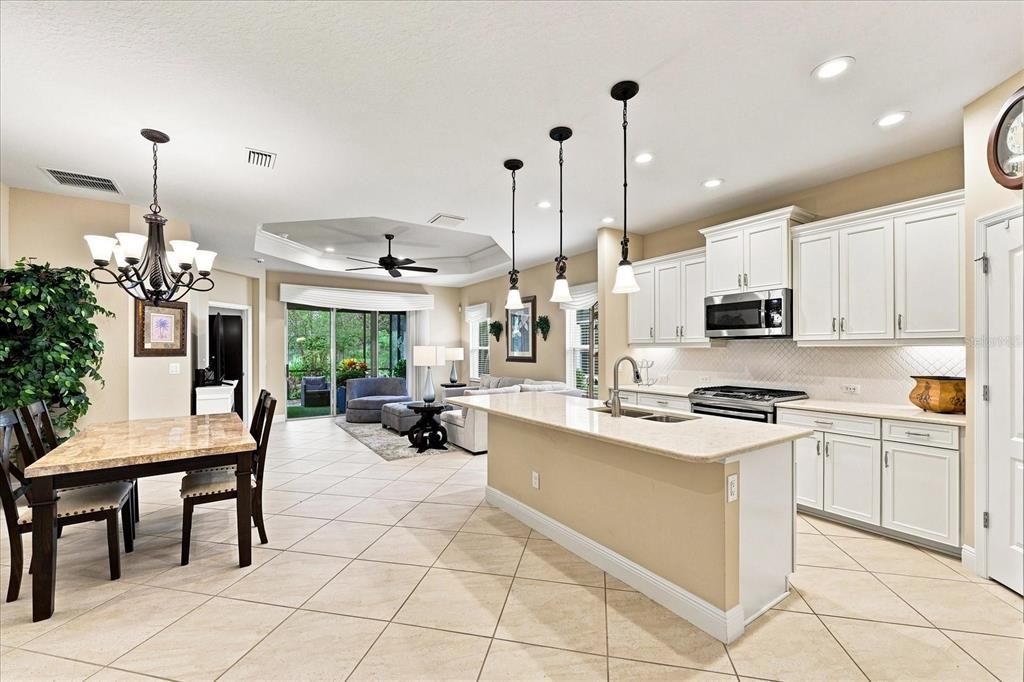 For Sale: $450,000 (2 beds, 2 baths, 1617 Square Feet)