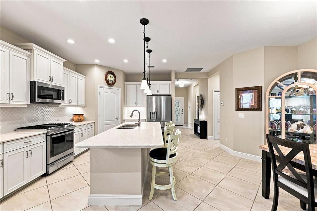 For Sale: $450,000 (2 beds, 2 baths, 1617 Square Feet)