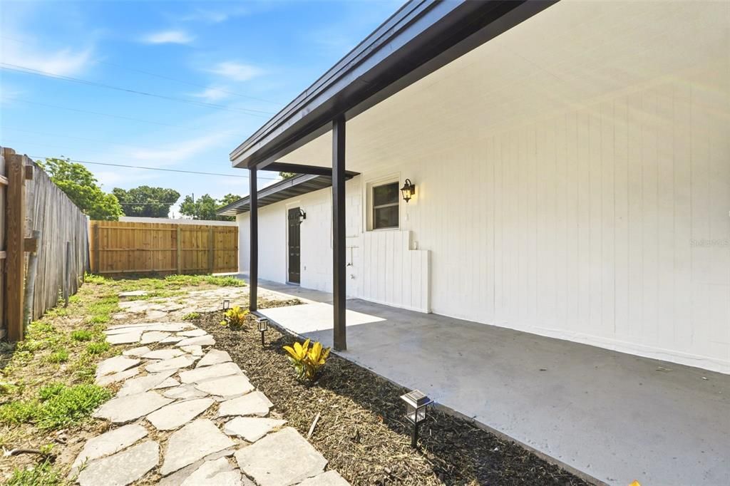 Active With Contract: $289,900 (3 beds, 2 baths, 1434 Square Feet)