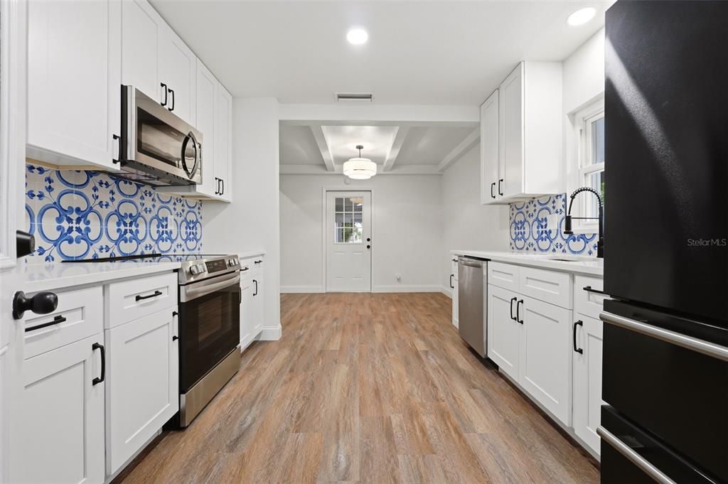 Active With Contract: $289,900 (3 beds, 2 baths, 1434 Square Feet)