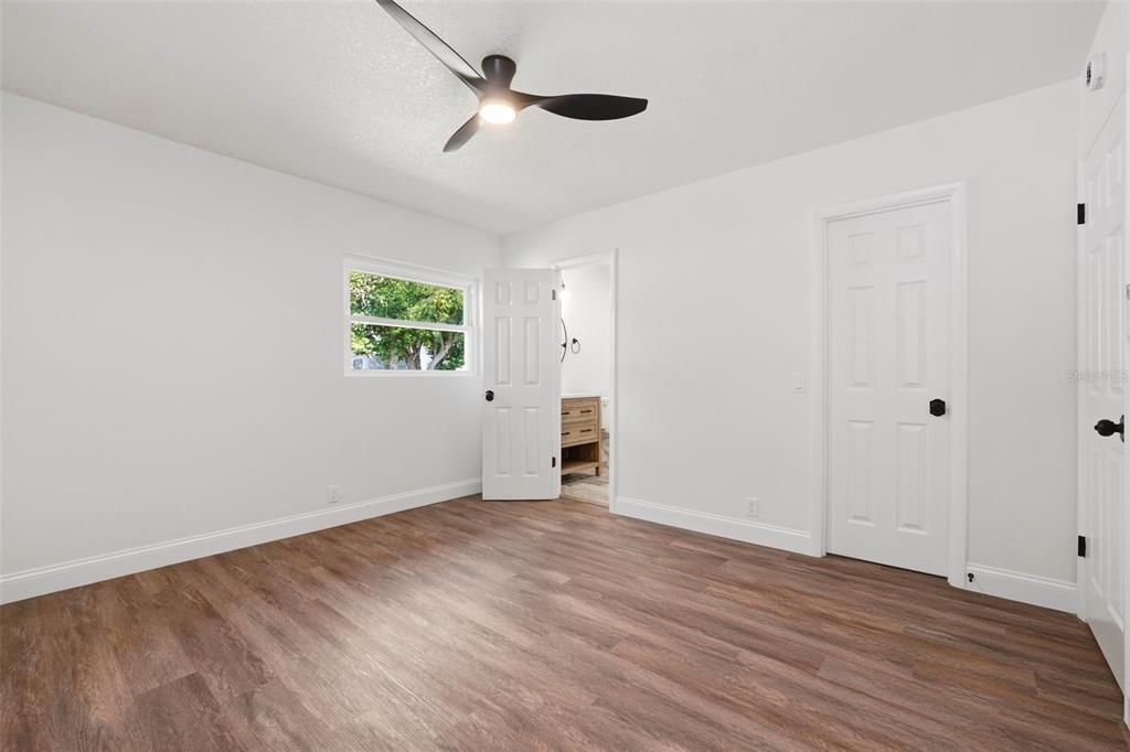 Active With Contract: $289,900 (3 beds, 2 baths, 1434 Square Feet)