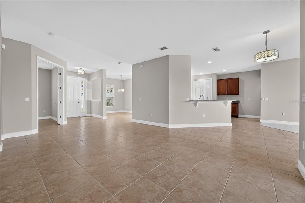 En Venta: $499,000 (4 camas, 3 baños, 2724 Pies cuadrados)