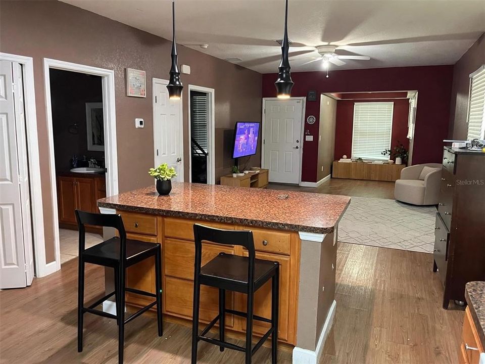 En Venta: $215,000 (2 camas, 1 baños, 884 Pies cuadrados)