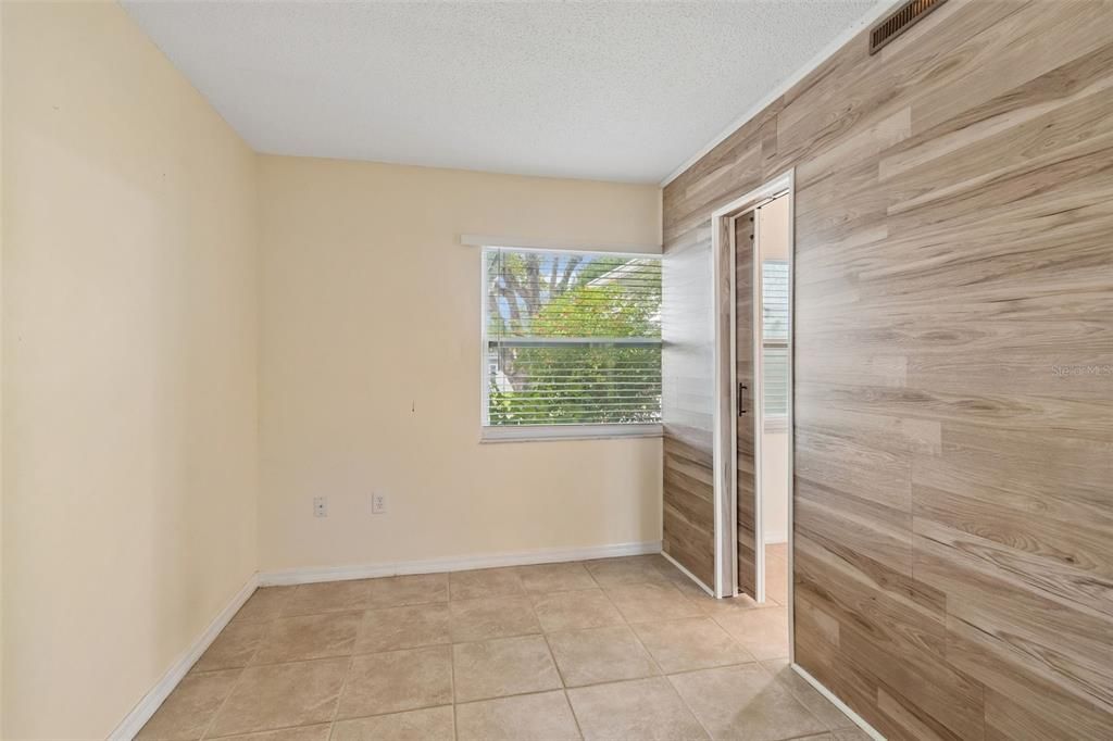 Active With Contract: $249,900 (2 beds, 2 baths, 1362 Square Feet)