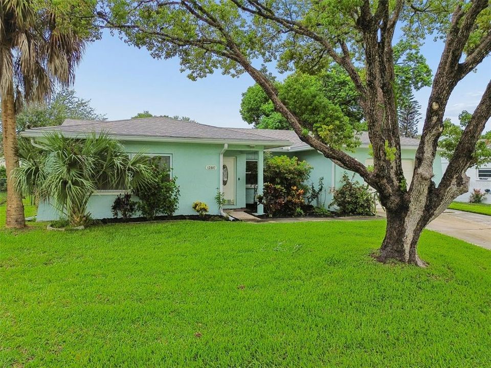 Active With Contract: $249,900 (2 beds, 2 baths, 1362 Square Feet)
