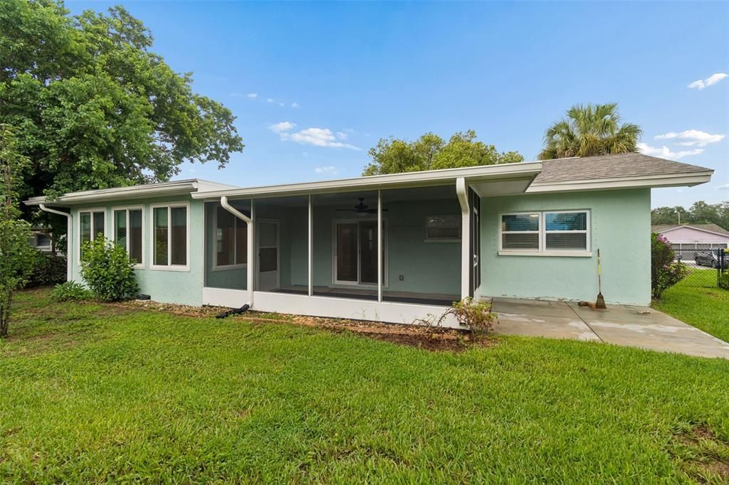 Active With Contract: $249,900 (2 beds, 2 baths, 1362 Square Feet)