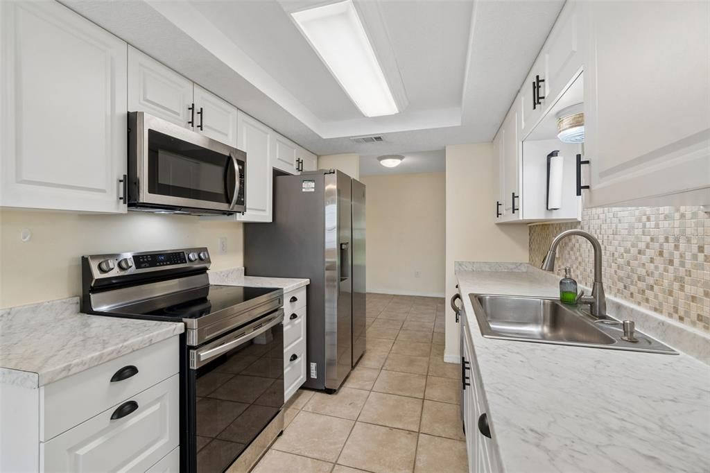 Active With Contract: $249,900 (2 beds, 2 baths, 1362 Square Feet)