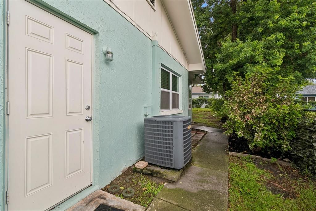 Active With Contract: $249,900 (2 beds, 2 baths, 1362 Square Feet)