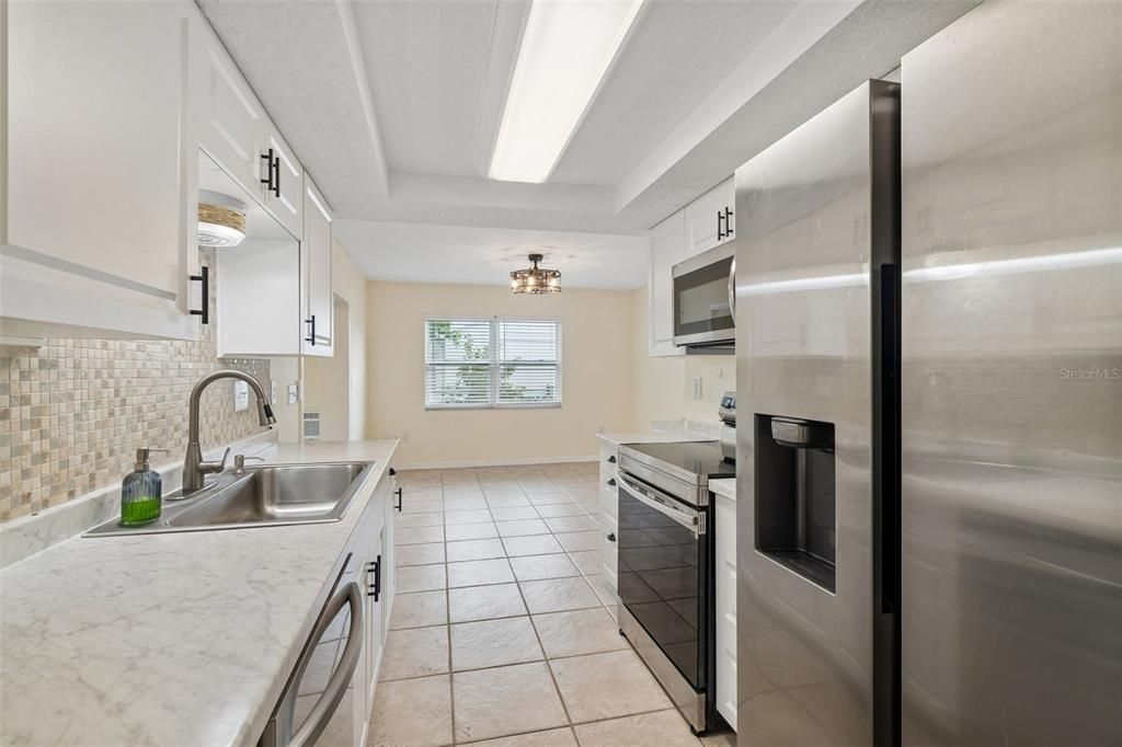 Active With Contract: $249,900 (2 beds, 2 baths, 1362 Square Feet)