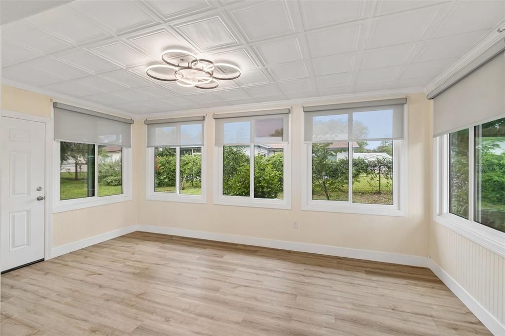 Active With Contract: $249,900 (2 beds, 2 baths, 1362 Square Feet)