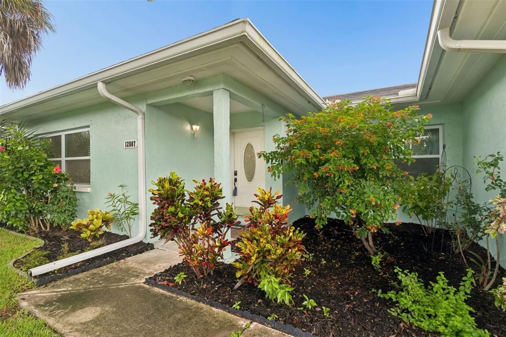 Active With Contract: $249,900 (2 beds, 2 baths, 1362 Square Feet)