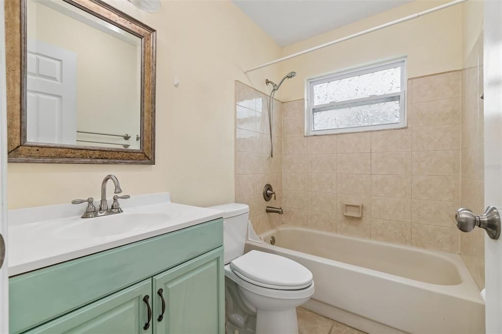 Active With Contract: $249,900 (2 beds, 2 baths, 1362 Square Feet)