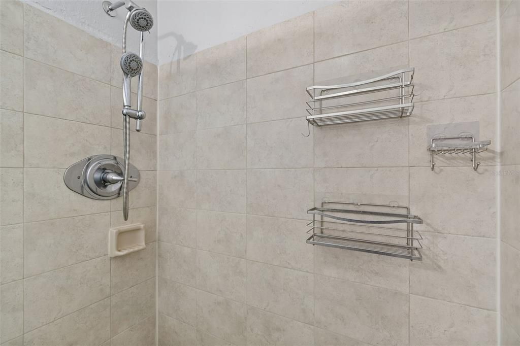 Active With Contract: $249,900 (2 beds, 2 baths, 1362 Square Feet)