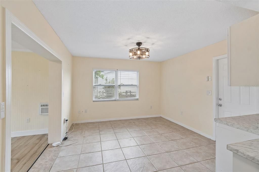 Active With Contract: $249,900 (2 beds, 2 baths, 1362 Square Feet)
