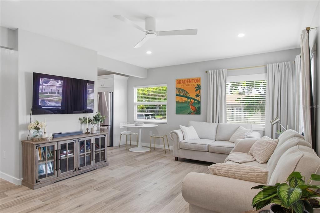 Active With Contract: $330,000 (3 beds, 2 baths, 1368 Square Feet)