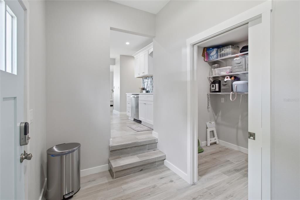 Active With Contract: $330,000 (3 beds, 2 baths, 1368 Square Feet)
