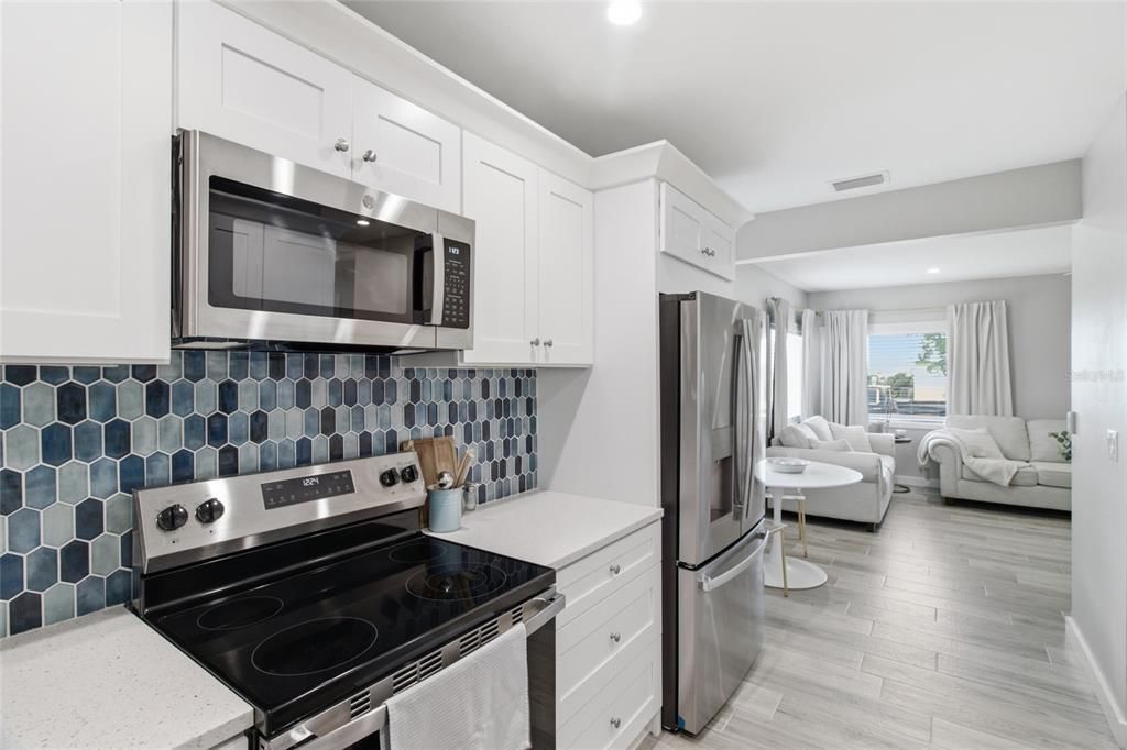 Active With Contract: $330,000 (3 beds, 2 baths, 1368 Square Feet)