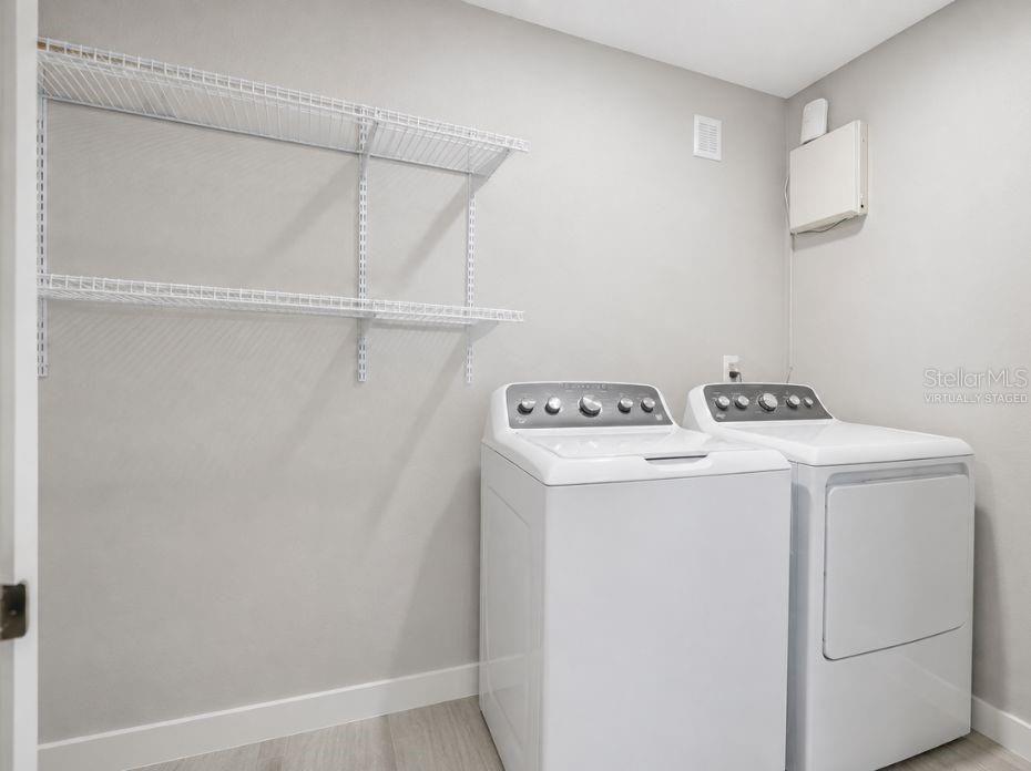 Active With Contract: $330,000 (3 beds, 2 baths, 1368 Square Feet)