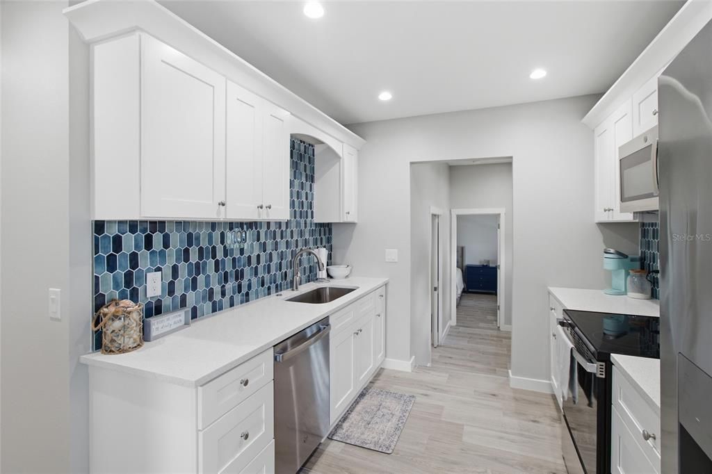 Active With Contract: $330,000 (3 beds, 2 baths, 1368 Square Feet)