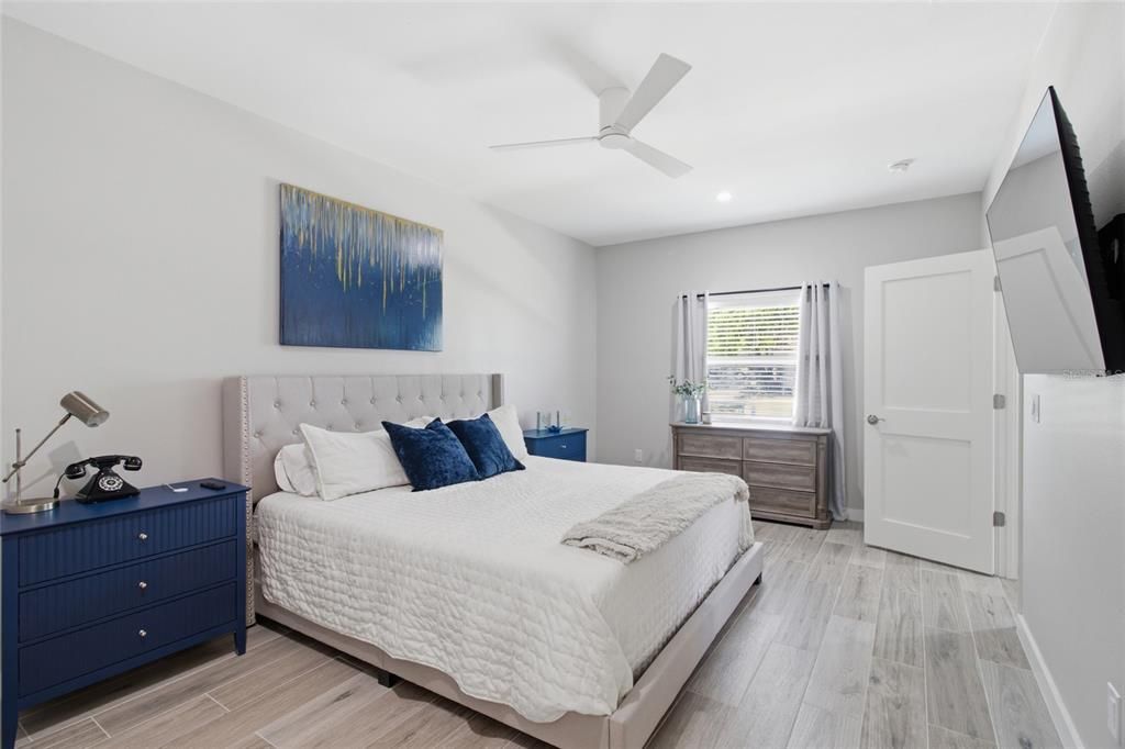 Active With Contract: $330,000 (3 beds, 2 baths, 1368 Square Feet)