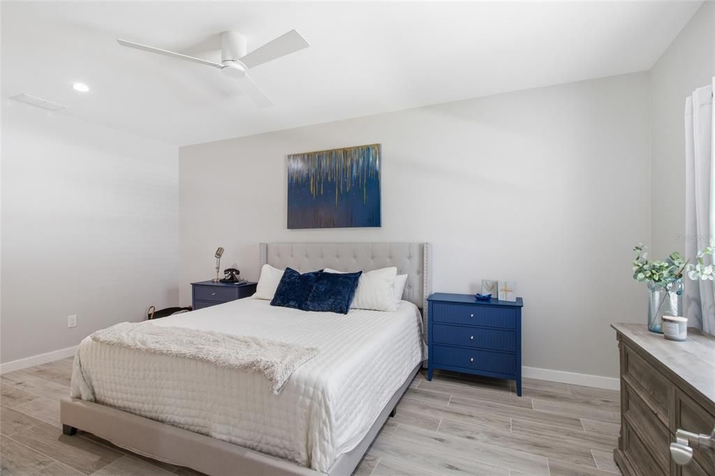 Active With Contract: $330,000 (3 beds, 2 baths, 1368 Square Feet)