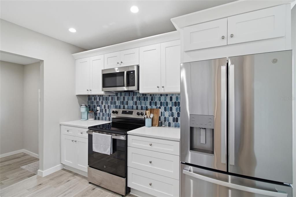Active With Contract: $330,000 (3 beds, 2 baths, 1368 Square Feet)