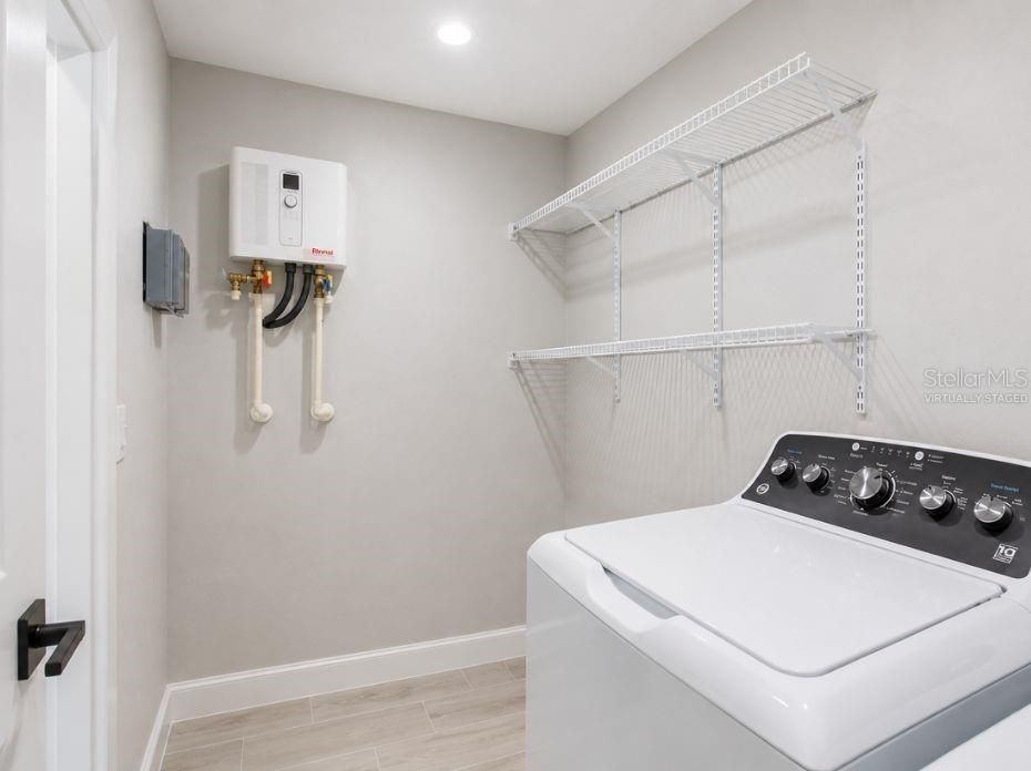 Active With Contract: $330,000 (3 beds, 2 baths, 1368 Square Feet)