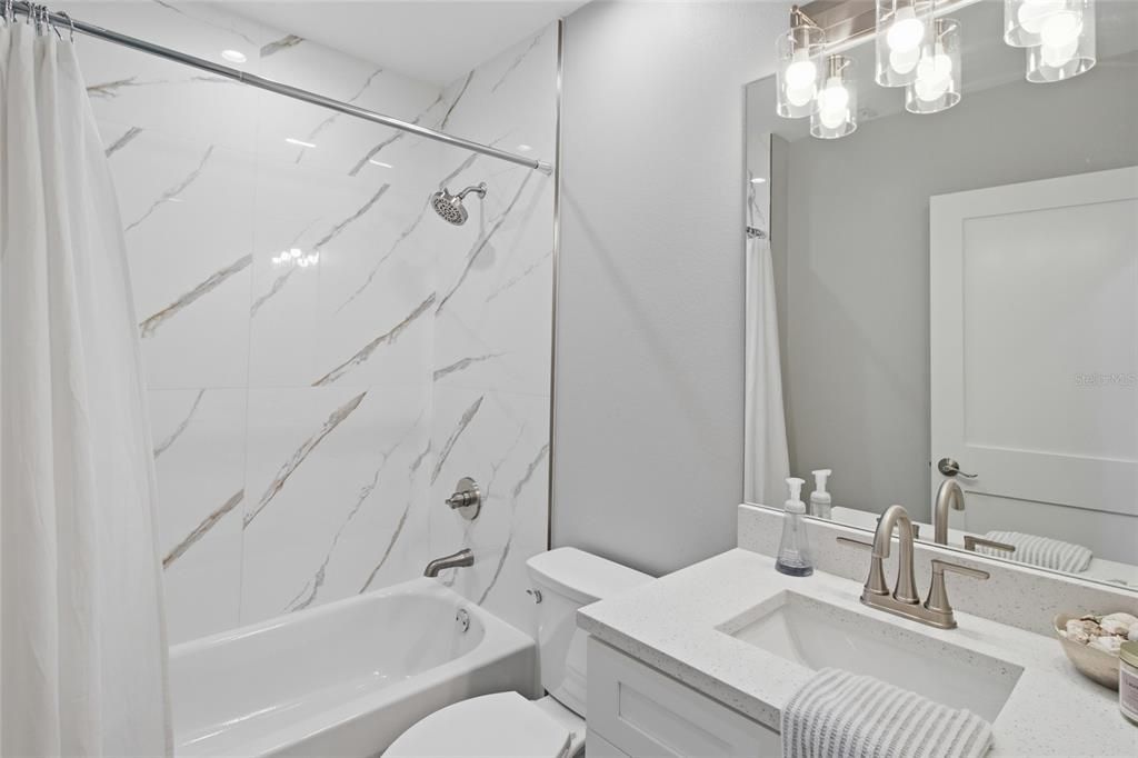 Active With Contract: $330,000 (3 beds, 2 baths, 1368 Square Feet)