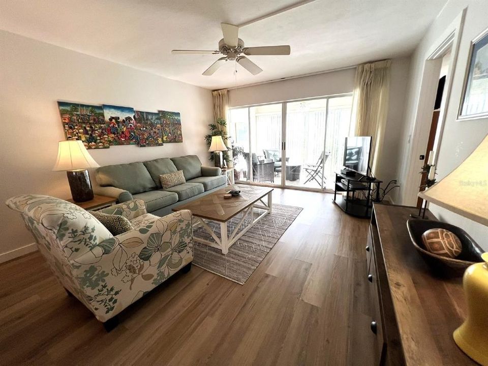 В аренду: $4,400 (2 спален, 2 ванн, 1127 Квадратных фут)