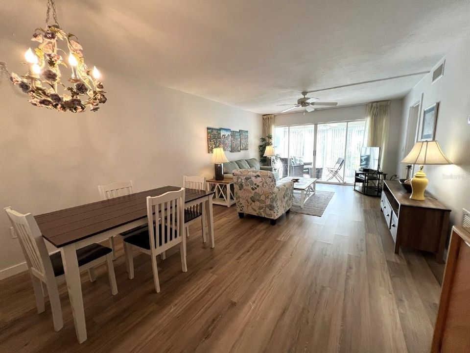 В аренду: $4,400 (2 спален, 2 ванн, 1127 Квадратных фут)