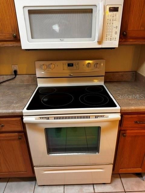 For Rent: $1,275 (1 beds, 1 baths, 728 Square Feet)