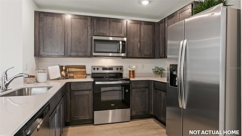 На продажу: $296,990 (3 спален, 2 ванн, 1459 Квадратных фут)